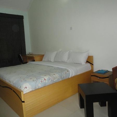 Bluespring Hotel Maryland Екстериор снимка