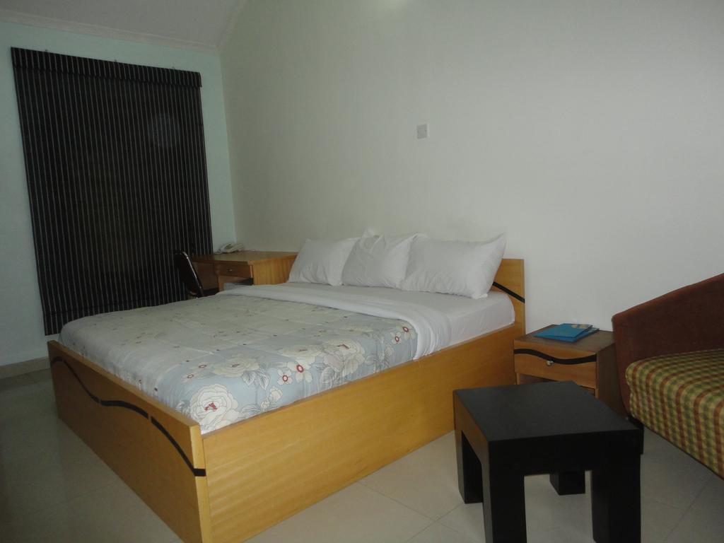 Bluespring Hotel Maryland Екстериор снимка