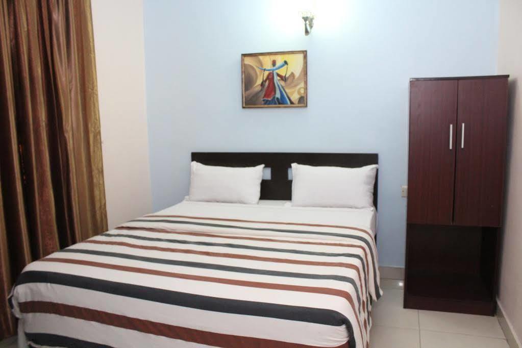 Bluespring Hotel Maryland Екстериор снимка
