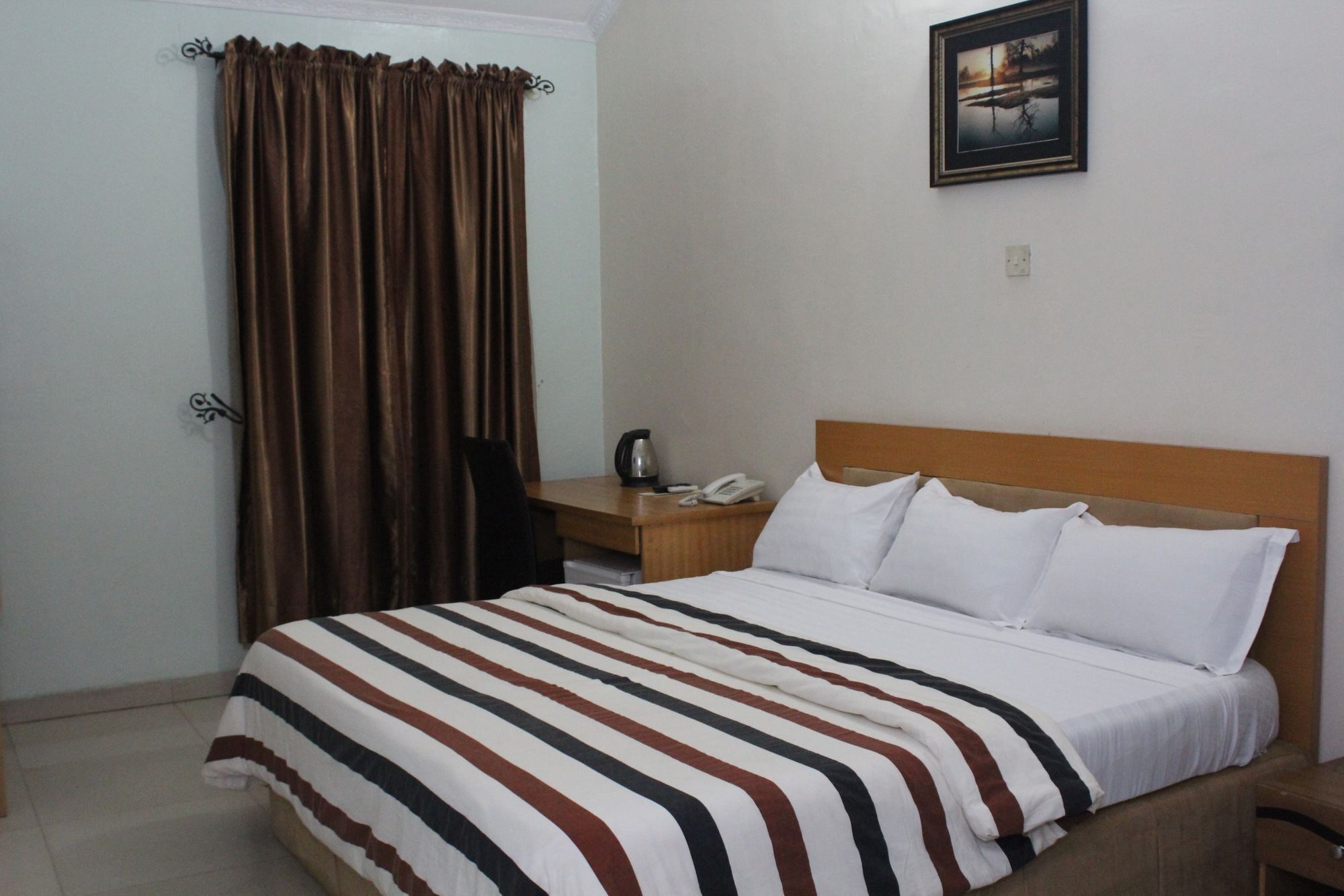 Bluespring Hotel Maryland Екстериор снимка
