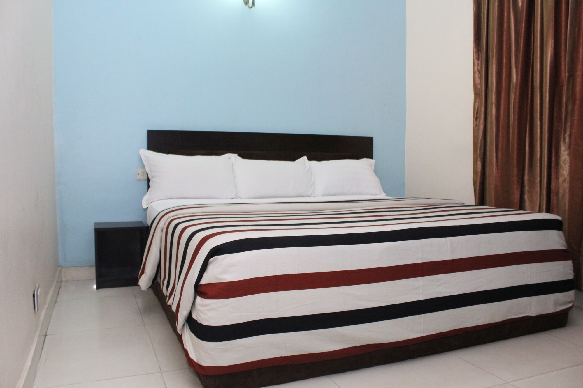 Bluespring Hotel Maryland Екстериор снимка