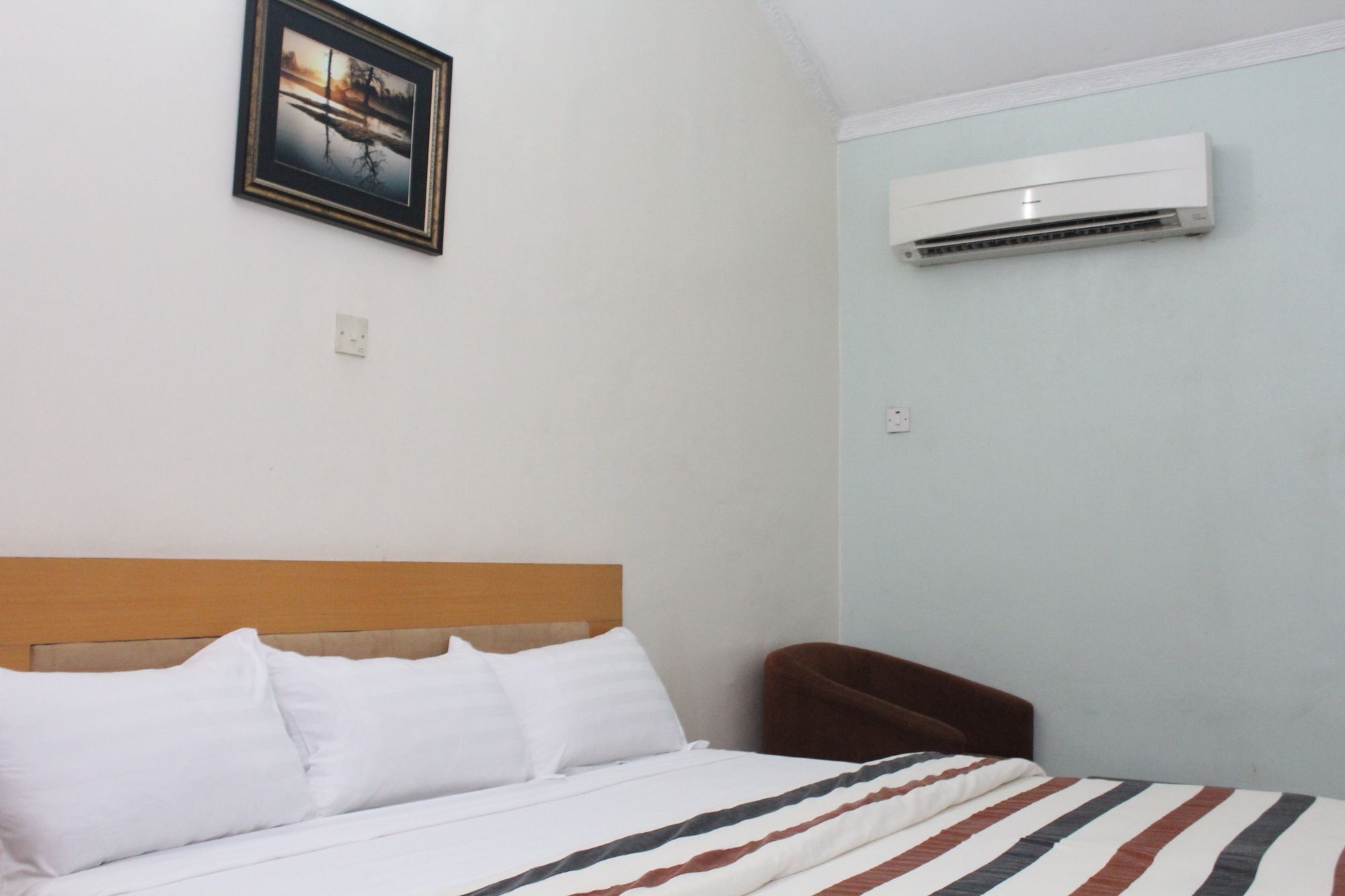 Bluespring Hotel Maryland Екстериор снимка