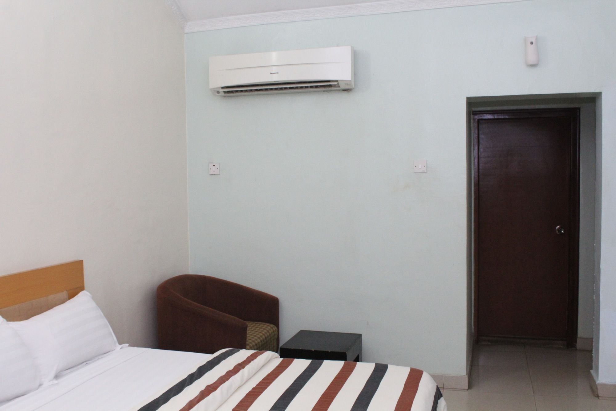 Bluespring Hotel Maryland Екстериор снимка